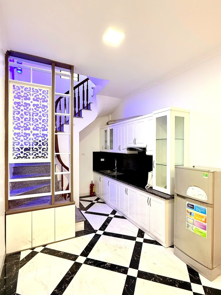 NHÀ ĐẸP Ở LUÔN – KHU VỰC NHIỀU TIỆN ÍCH, DÂN CƯ THÂN THIỆN -DT 31M2 – GIÁ CHỈ 6 TỶ HƠN.